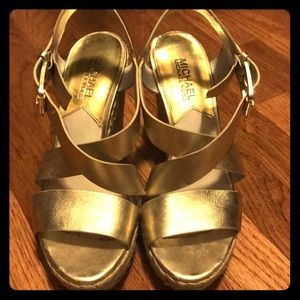 MK wedges - 6.5 heel is 3’5”Gold 👠❤️